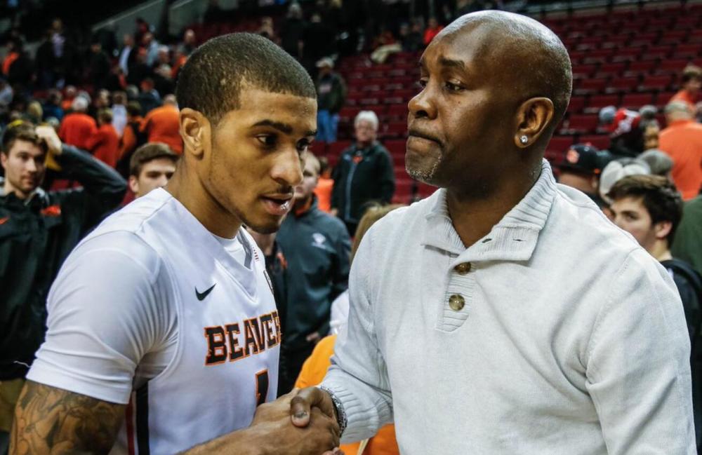 她用一个令 她用一个令