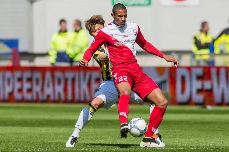 中卫搭档稳 中卫搭档稳